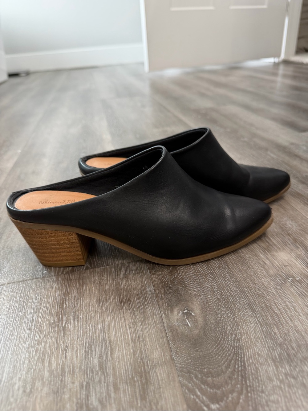 Universal Thread Black Leather Block Heel Mules